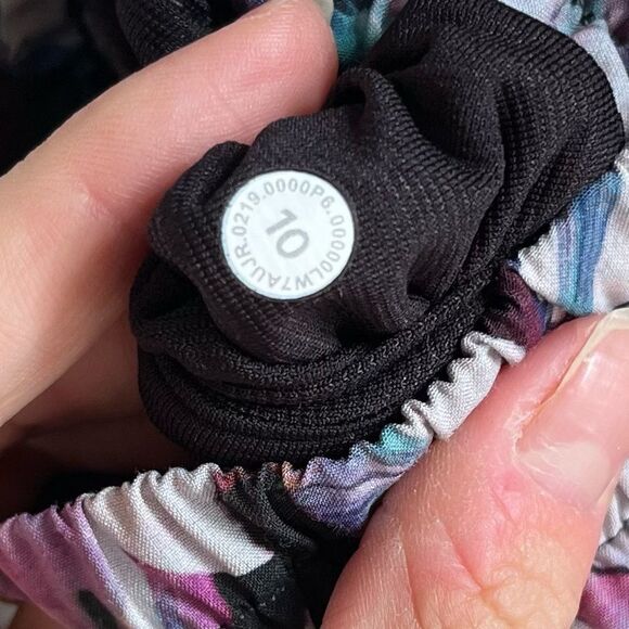 Lululemon Hotty Hot Short II *2.5"
Utopia Multi / Deep Phantom - Picture 9 of 12